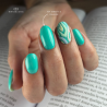 Pose d'ongles en amandes avec le vernis semi permanent Gangsta's Paradise, vert turquoise