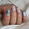 Pose d'ongles ovales avec le vernis semi permanent Cat Eye Cloud Caress, bleu pastel