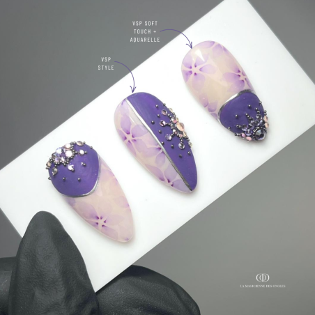 Capsules nail art avec le vernis semi permanent Style, violet