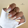 Pose d'ongles en amandes avec le vernis semi permanent Bellini, orange pêche pastel