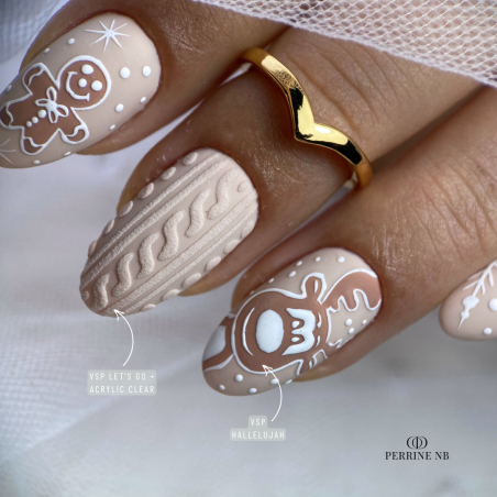 Pose d'ongles avec le vernis semi permanent Hallelujah, beige nude