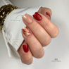 Pose d'ongles avec le vernis semi permanent Hallelujah, beige nude