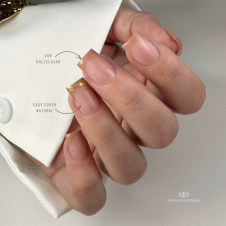 Pose d'ongles avec le vernis semi permanent Hallelujah, beige nude
