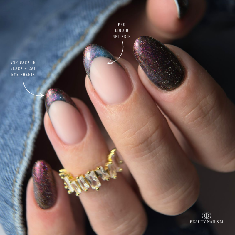 Pose d'ongles en amandes avec le vernis semi permanent Cat Eye Phenix, rose violet émeraude