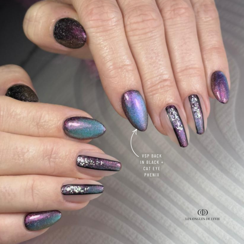 Pose d'ongles en amandes avec le vernis semi permanent Cat Eye Phenix, rose violet émeraude
