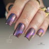 Pose d'ongles carrée avec le vernis semi permanent Cat Eye Phenix, rose violet émeraude