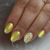 Pose en amandes avec le vernis semi permanent Lemon Bliss jaune irisé pailleté
