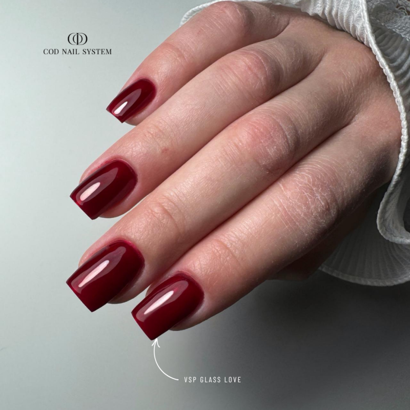 Pose d'ongles carrée avec le My Color Glass Love, vitrail bordeaux