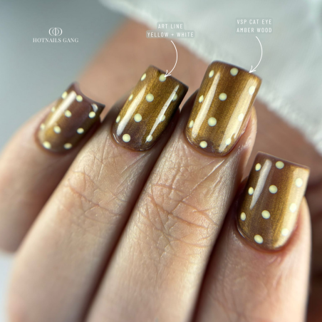 Pose carrée avec le vernis semi permanent Cat Eyes Amber Wood, marron caramel