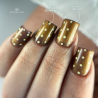 Pose carrée avec le vernis semi permanent Cat Eyes Amber Wood, marron caramel