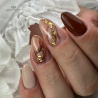Pose d'ongles en amandes avec le vernis semi permanent Let' Go, crème