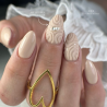 Pose d'ongles en amandes avec le vernis semi permanent Let' Go, crème
