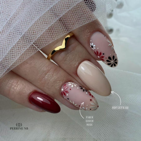 Pose d'ongles en amandes avec le vernis semi permanent Let' Go, crème