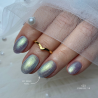 Pose d'ongles en amandes avec le My Color Dream Pearl, bleu clair nacré