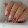 Pose d'ongles réalisée avec le vernis semi permanent Ordinary, marron medium terracotta