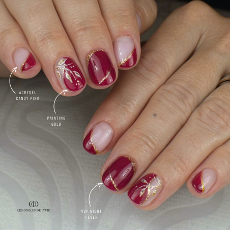 Pose d'ongles avec le vernis semi permanent Night Fever, grenat