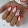 Pose d'ongles en amandes avec le gel paint Art Line Red, rouge