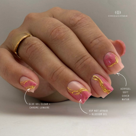 Pose carrée avec le vernis semi permanent Not Afraid bois de rose