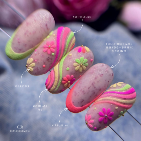 Capsules d'ongles avec la Rubber Base Flakes Rosewood, vieux rose laiteux flakes