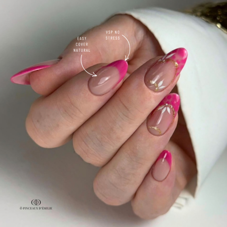 Pose en amandes avec le vernis semi permanent No Stress, rose néon