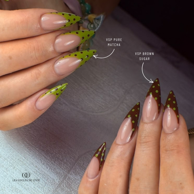 Pose d'ongles en stilettos avec le vernis semi permanent Pure Matcha, vert matcha intense