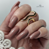 Pose d'ongles carrée avec le vernis semi permanent Stolen Dance, marron bois de rose
