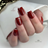 Pose carrée avec le vernis semi permanent Burgundy, marron terracotta