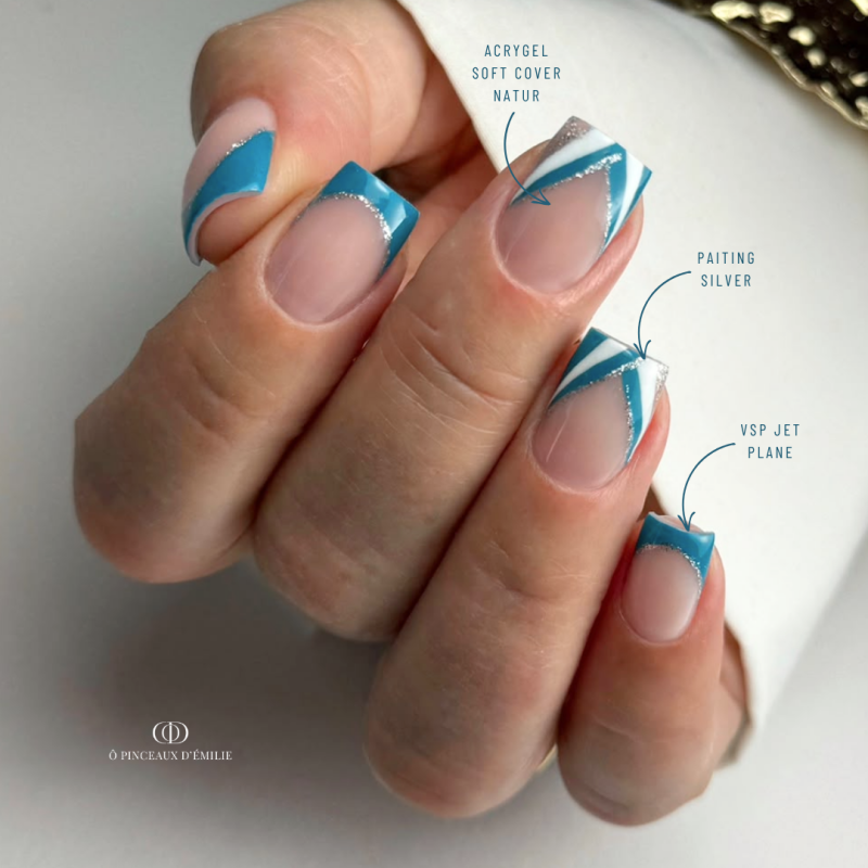 Pose carrée avec le vernis semi permanent Jet Plane vert pétrole