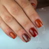 Pose carrée avec le vernis semi permanent Burgundy, marron terracotta