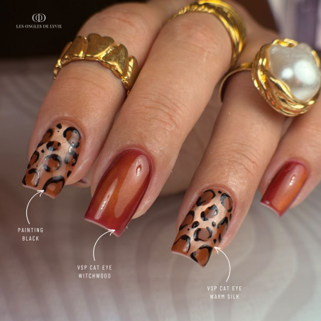 Pose carrée avec le vernis semi permanent Cat Eye Warm Silk, marron cuivre doré soie
